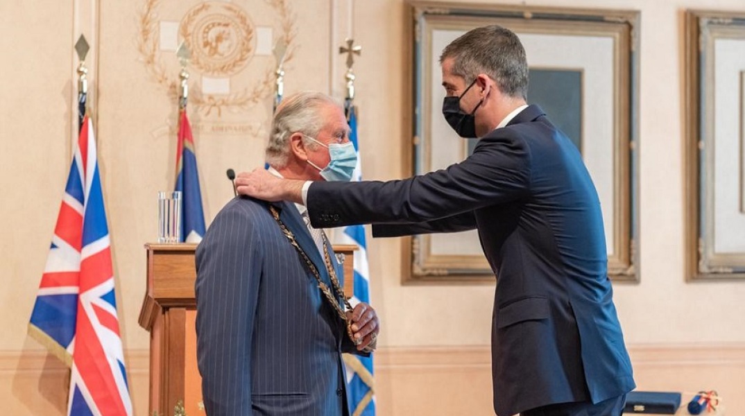 ο Χρυσό Μετάλλιο Αξίας της Πόλεως των Αθηνών στον Πρίγκιπα της Ουαλίας Κάρολο