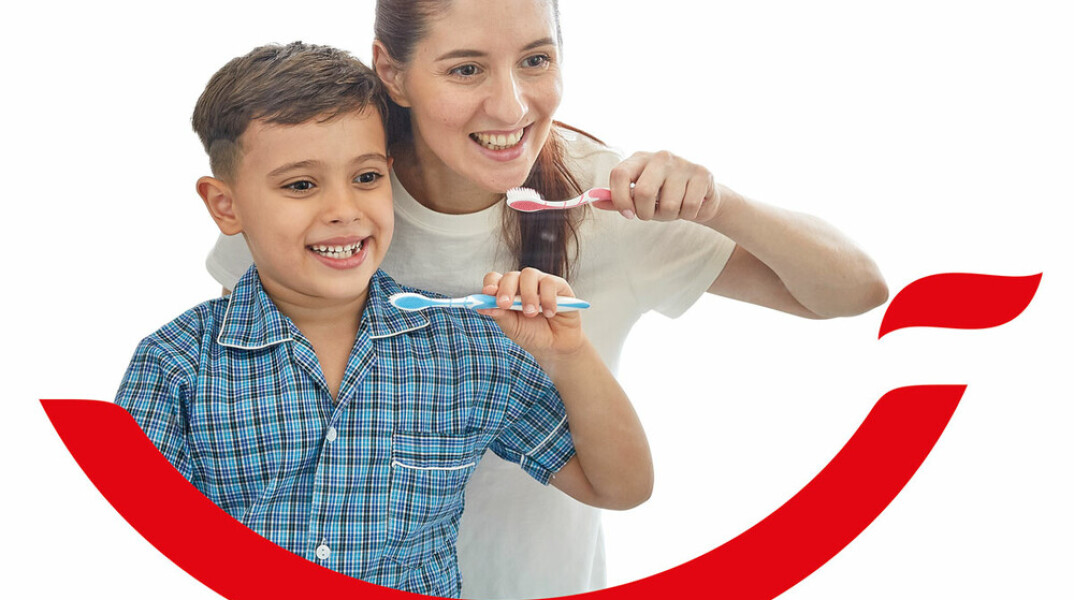 Όλο και λιγότερα άτομα βουρτσίζουν τα δόντια τους δύο φορές την ημέρα