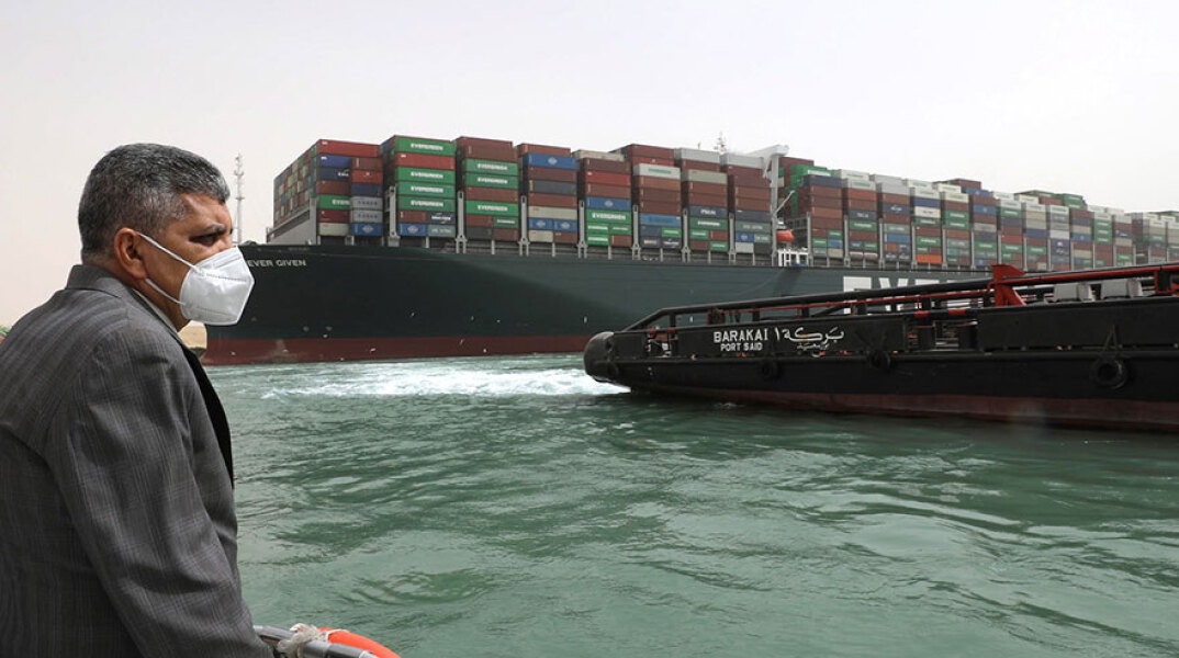 Το πλοίο «Ever Given», φορτωμένο κοντέινερ, έχει προσαράξει στη Διώρυγα του Σουέζ