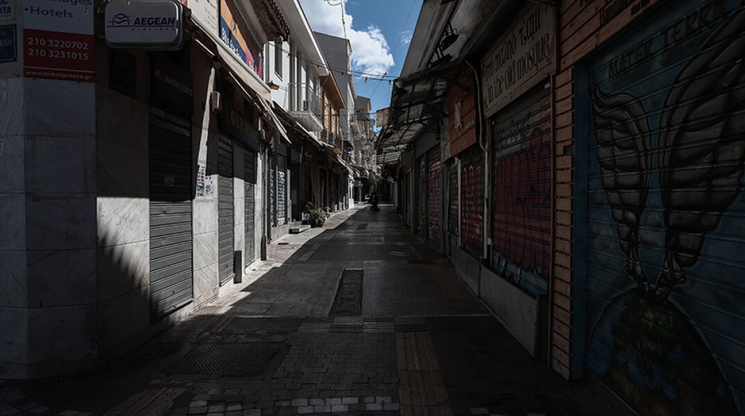 Αθήνα: Κλειστά μαγαζιά καθώς συνεχίζεται το lockdown για τον κορωνοϊό