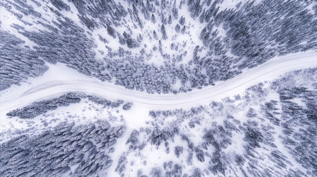Χιόνια σε βουνό - Εικόνα από drone (ΦΩΤΟ ΑΡΧΕΙΟΥ)