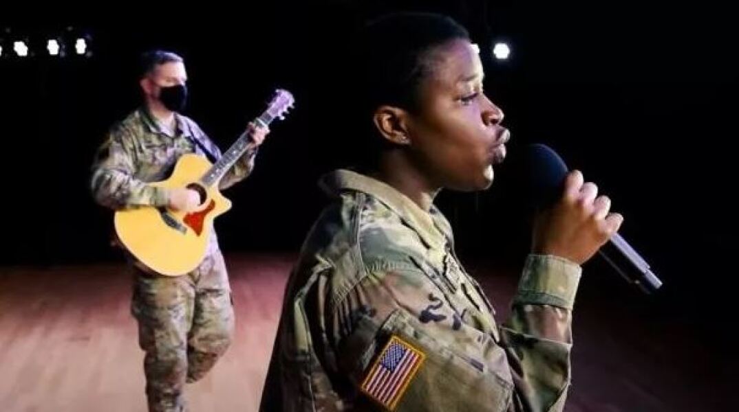 Αμερικανοί στρατιώτες τραγουδούν «Έχε γεια καημένε κόσμε» 