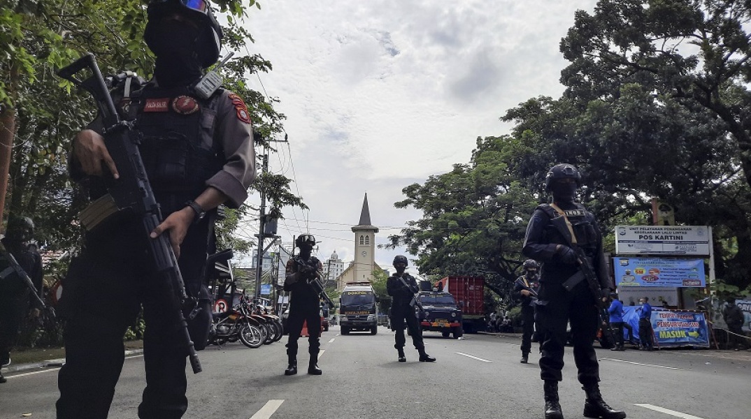 Βομβιστική επίθεση έξω από εκκλησία στην Ινδονησία