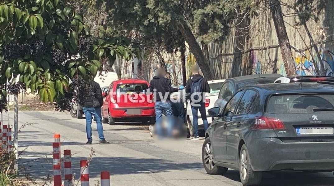 Νεκρός 36χρονος δίπλα από το αυτοκίνητό του στη Θεσσαλονίκη