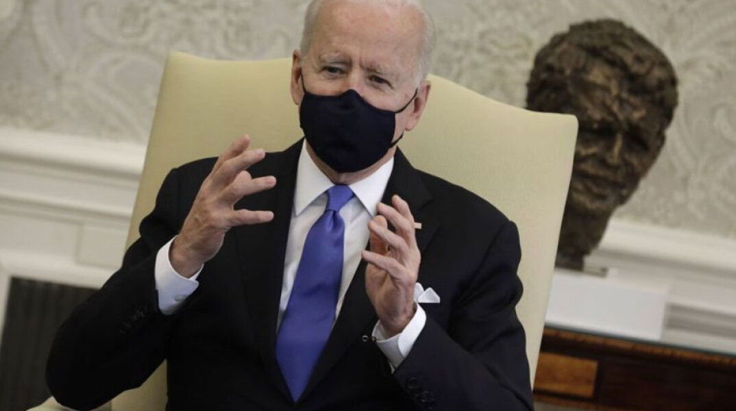 Ο Αμερικανός πρόεδρος Τζο Μπάιντεν με μάσκα για τον κορωνοϊό