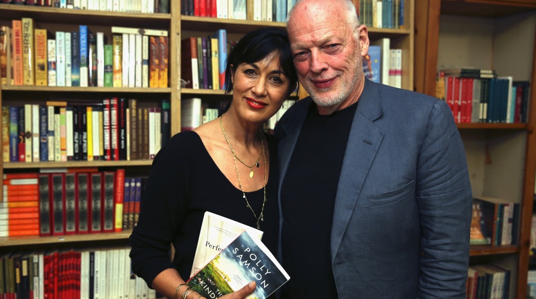 Ο David Gilmour με τη σύζυγό του Polly Samson σε παρουσίαση των βιβλίων της