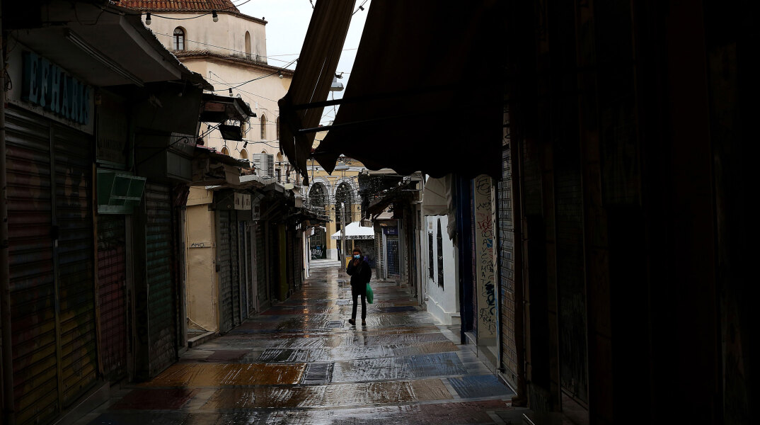 Λιανεμπόριο: Κλειστά καταστήματα στο κέντρο της Αθήνας εν μέσω lockdown για τον κορωνοϊό