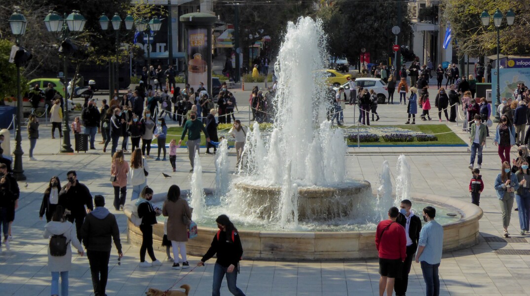 Στιγμιότυπο στην πλατεία Συντάγματος 