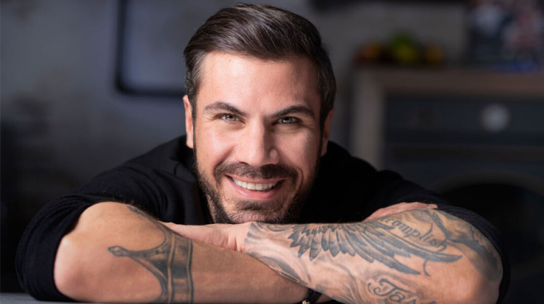 Άκης Πετρετζίκης