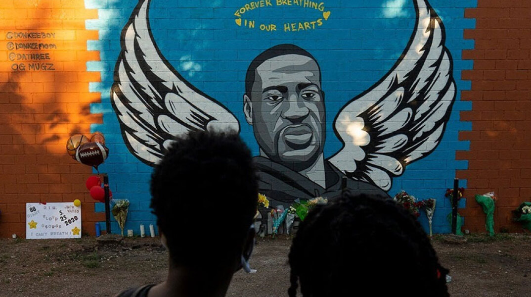 Γκράφιτι αφιερωμένο στον Τζορτζ Φλόιντ, τον μαύρο Αμερικανό που δολοφονήθηκε στις ΗΠΑ