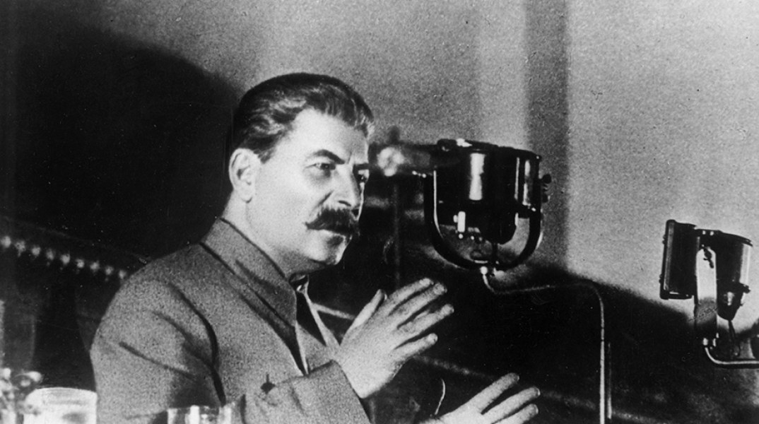 Ο Ιωσήφ Στάλιν μιλάει στο 8ο συνέδριο των Μπολσεβίκων
