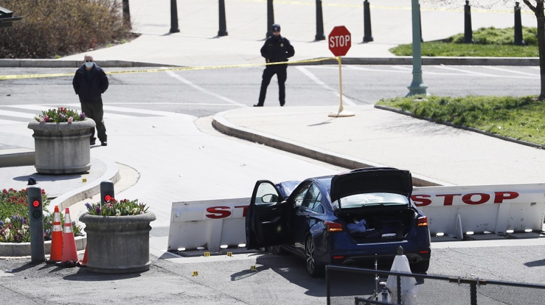 Όχημα έπεσε στα οδοφράγματα του Καπιτωλίου