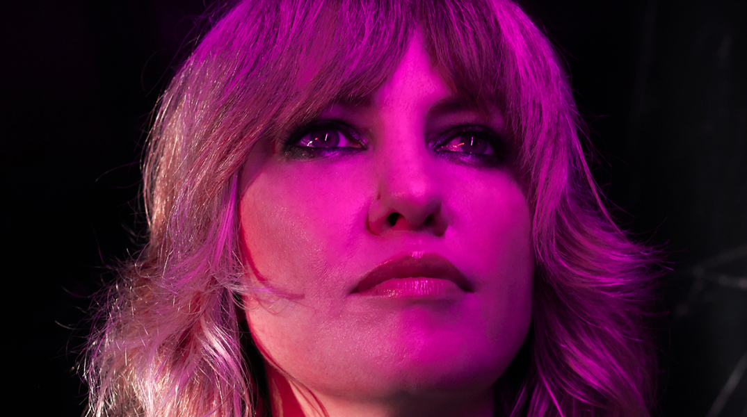 Η τραγουδίστρια Ladyhawke