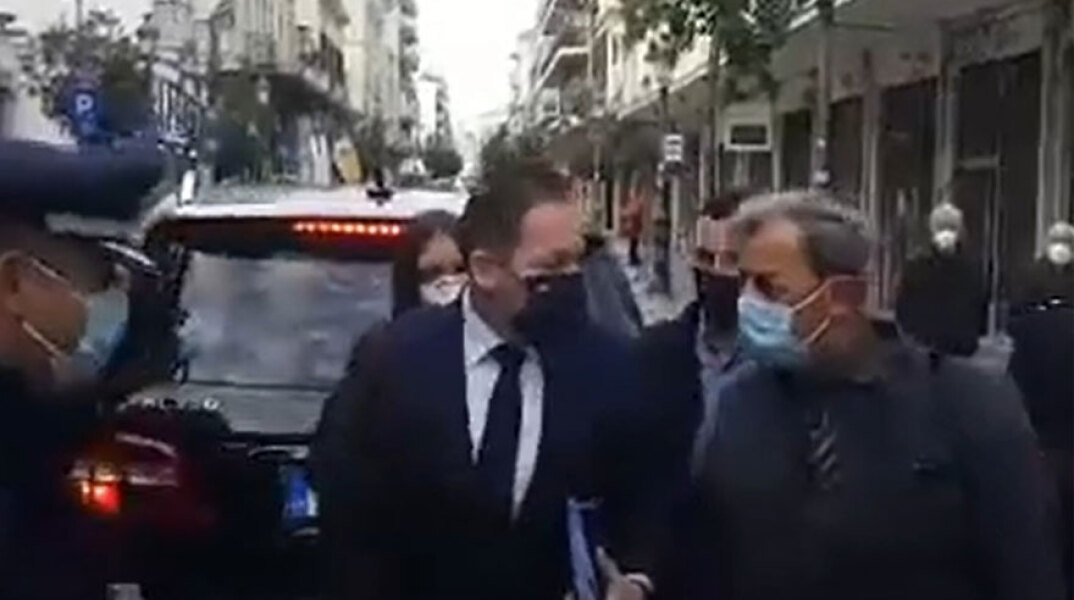 Έμποροι αποδοκίμασαν τον Στέλιο Πέτσα στην Πάτρα - Δεν ανοίγει το λιανεμπόριο στην Αχαΐα