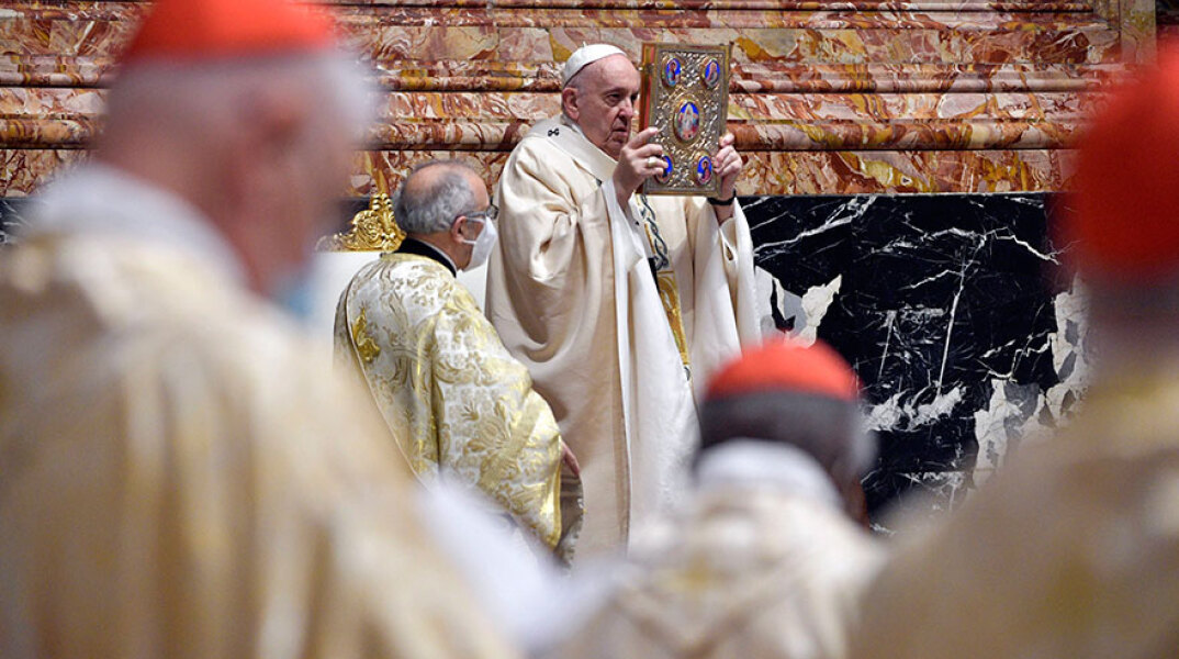 Καθολικό Πάσχα: Ο Πάπας Φραγκίσκος τελεί τη λειτουργία εν μέσω πανδημίας κορωνοϊού