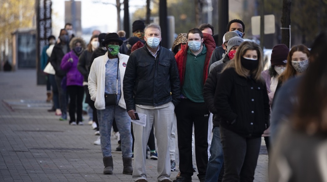 Πολίτες με μάσκα