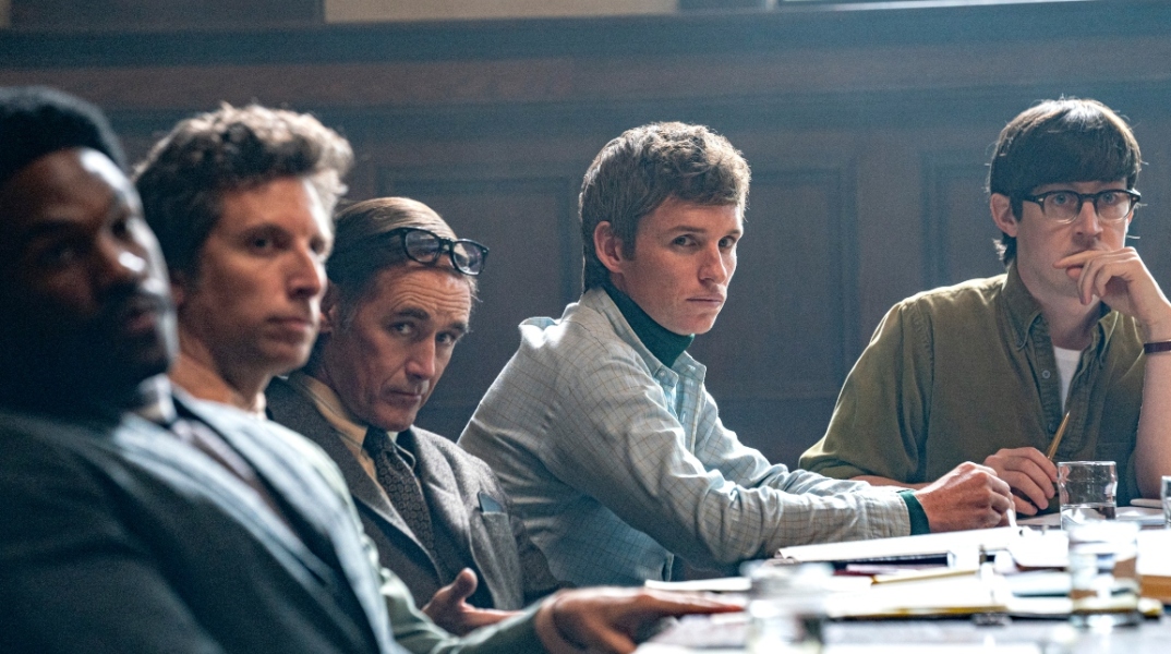 Στιγμιότυπο από τη βραβευμένη με SAG ταινία «Η Δίκη των 7 του Σικάγου»