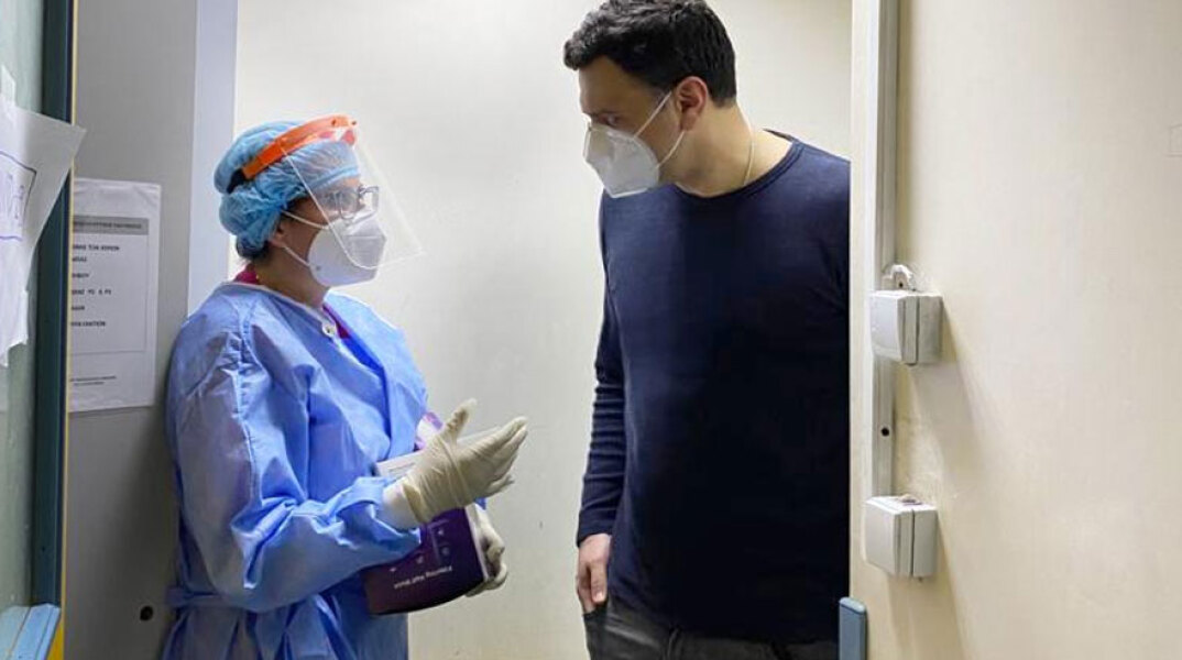 Νοσοκομείο «Ευαγγελισμός»: Ο Βασίλης Κικίλιας πήγε στην εφημερία και έστειλε μήνυμα με αφορμή την αυριανή Παγκόσμια Ημέρα Υγείας