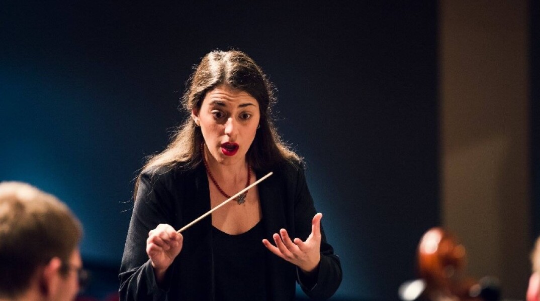Η Άννα- Μαρία Γκούνη είναι η πρώτη γυναίκα μαέστρος και μουσική διευθύντρια της Συμφωνικής Ορχήστρας του Κονρό