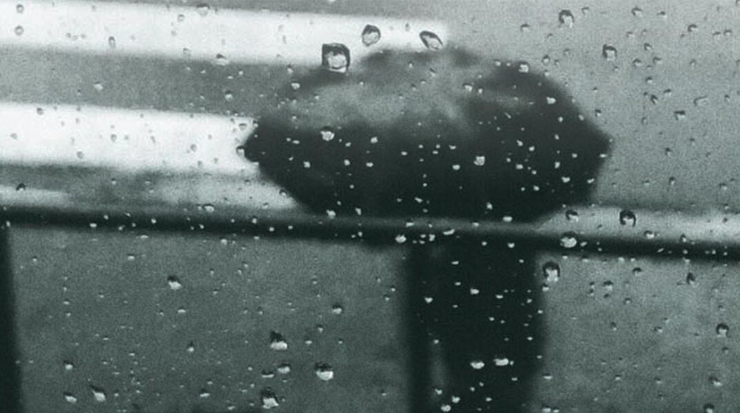 Άνθρωπος στη βροχή