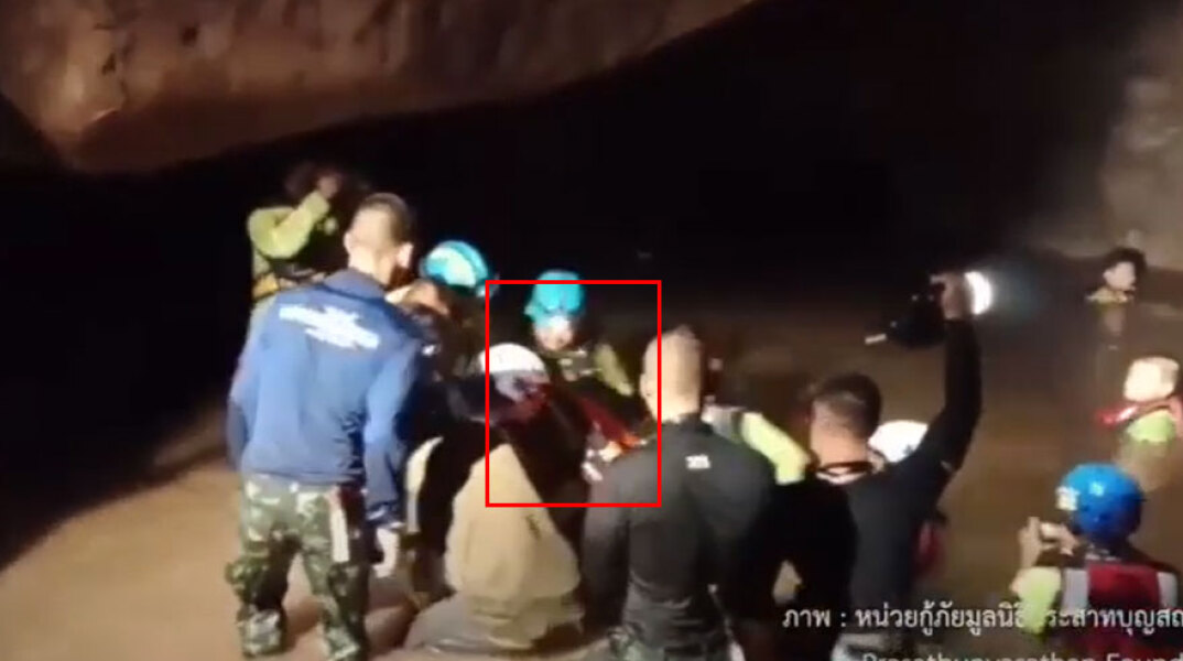 Δύτες έχουν μόλις φέρει στην επιφάνεια έναν Βουδιστή μοναχό, ο οποίος παγιδεύτηκε σε πλημμυρισμένο σπήλαιο για 4 ημέρες