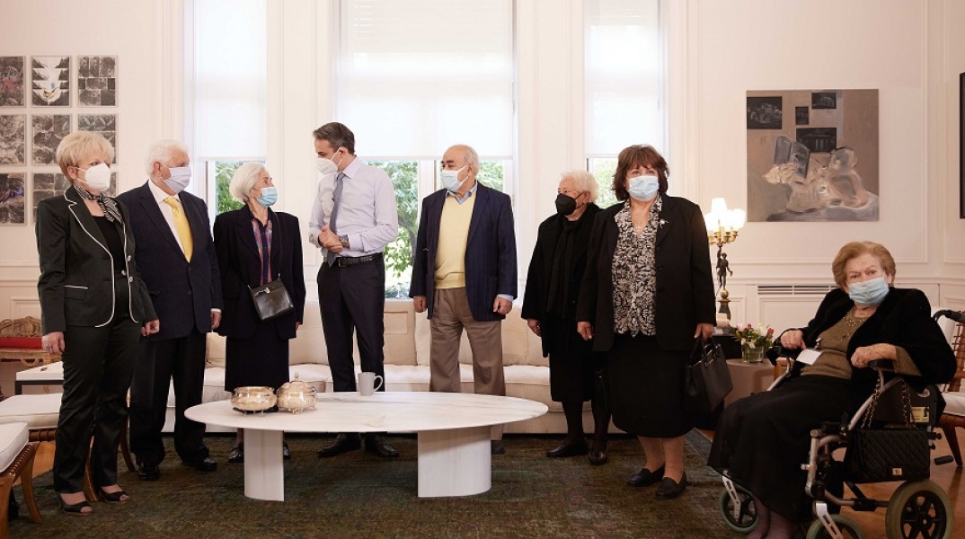 Συνάντηση Μητσοτάκη με εμβολιασμένος στο Μέγαρο Μαξίμου 