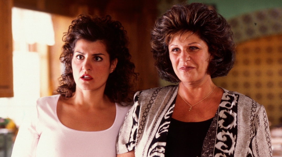 Η Νία Βαρντάλος και η Λέινι Καζάν στην ταινία «Γάμος αλά Ελληνικά» από το 2002