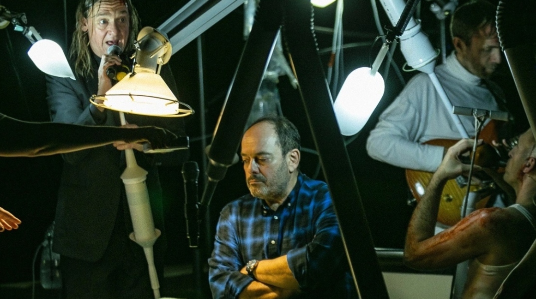 Στιγμιότυπο από την παράσταση μουσικού θεάτρου «ΗΠΑΡ» που προβάλλεται στη GNO TV 