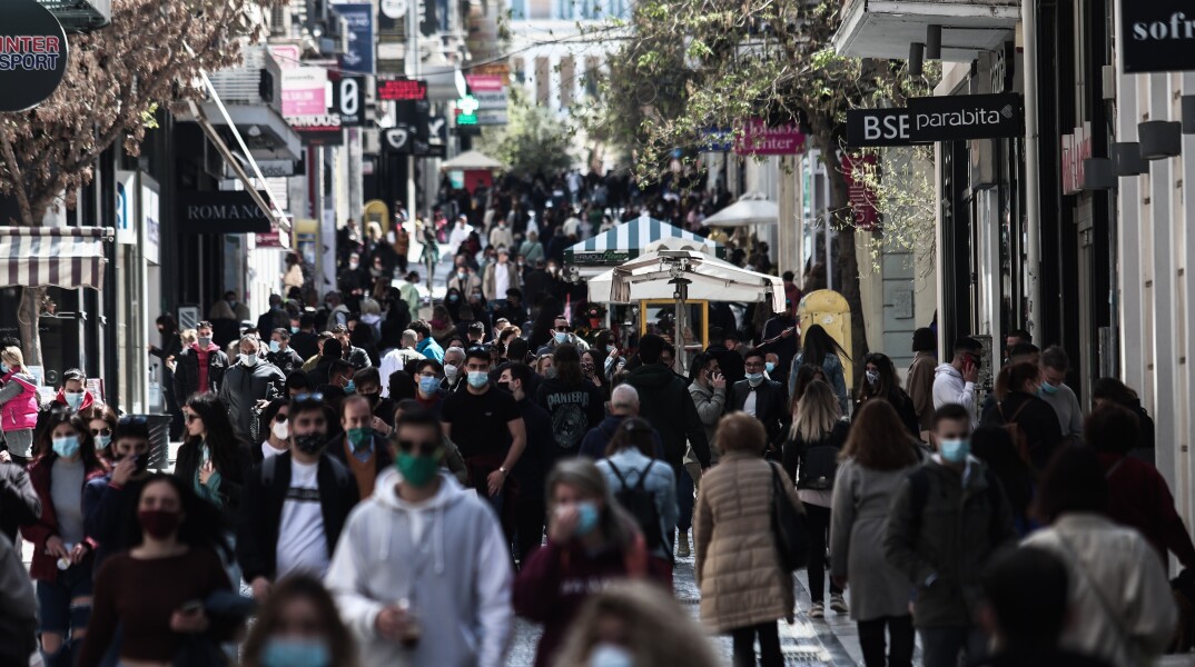 Στιγμιότυπο στην οδό Ερμού  