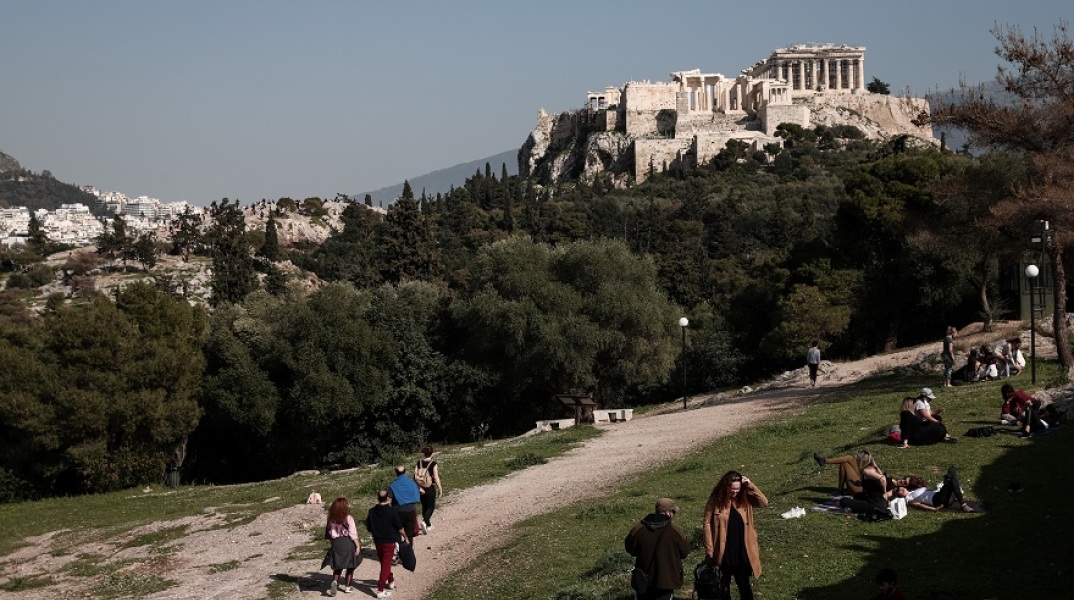 Βόλτα με ηλιοφάνεια στο κέντρο της Αθήνας