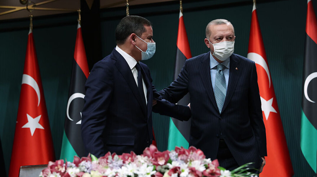 Ο Ρετζέπ Ταγίπ Ερντογάν με τον Λίβυο πρωθυπουργό στην Άγκυρα
