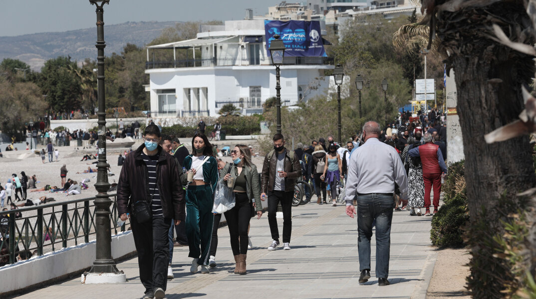 ΠΑΡΑΛΙΑ ΦΛΟΙΣΒΟΥ ΒΟΛΤΑ ΣΤΟ ΠΑΡΑΛΙΑΚΟ ΜΕΤΩΠΟ ΤΗΣ ΑΘΗΝΑΣ