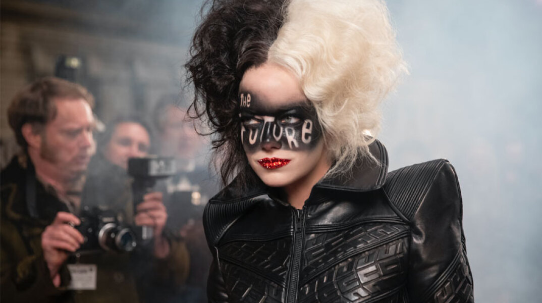 Η Έμα Στόουν μεταμορφώνεται σε Κρουέλα ντε Βιλ στη νέα ταινία της Disney