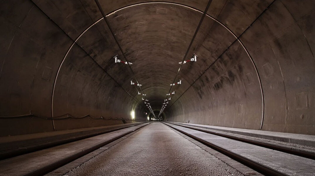 Σήραγγα σε αυτοκινητόδρομο (ΦΩΤΟ ΑΡΧΕΙΟΥ) - Περισσότερη μετακίνηση το φετινό Πάσχα δείχνουν τα στοιχεία στη Γερμανία