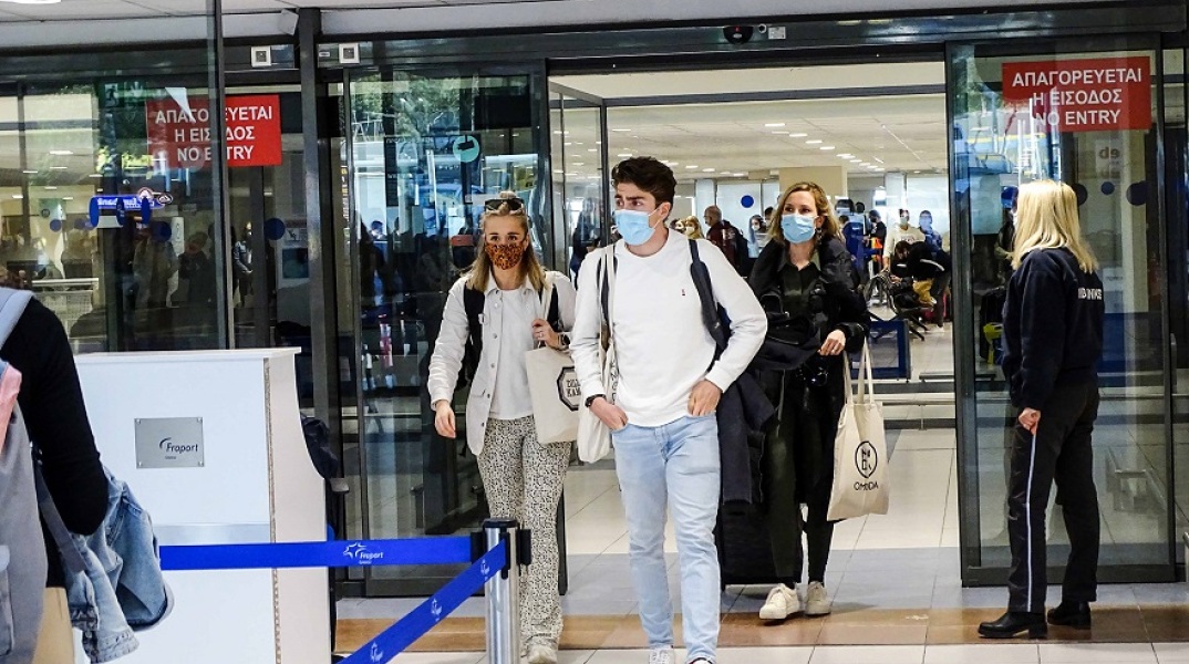 Στιγμιότυπο από την άφιξη των Ολλανδών τουριστών στη Ρόδο