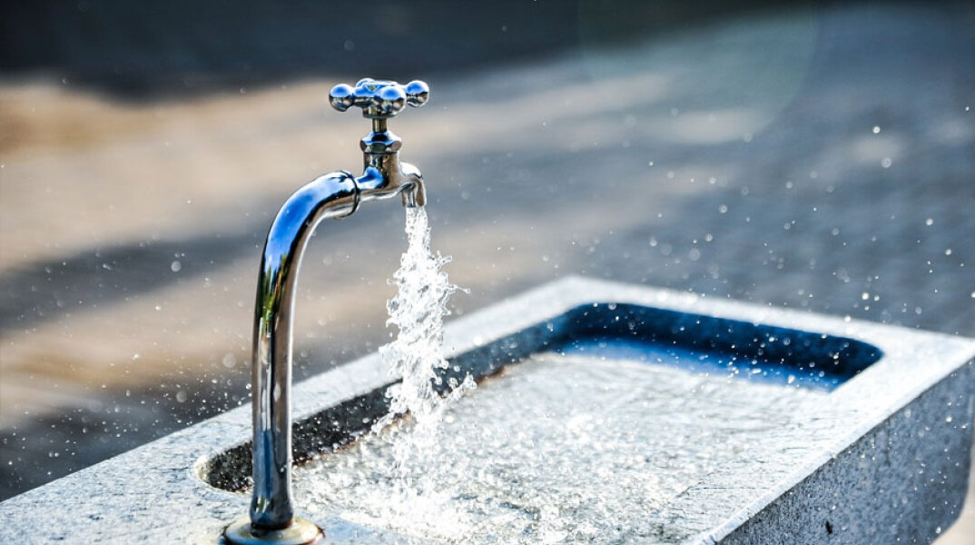 Βρύση με νερό (ΦΩΤΟ ΑΡΧΕΙΟΥ) - Διακοπή νερού στη Σαλαμίνα ανακοίνωσε η ΕΥΔΑΠ