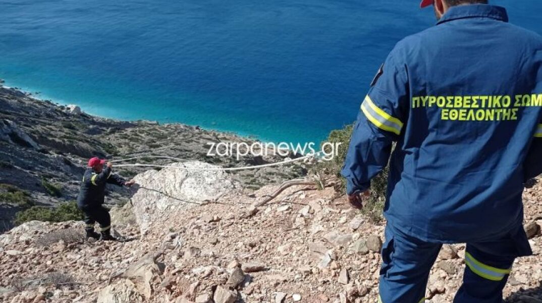 Τροχαίο δυστύχημα στη Γαύδο: Όχημα έπεσε σε γκρεμό 