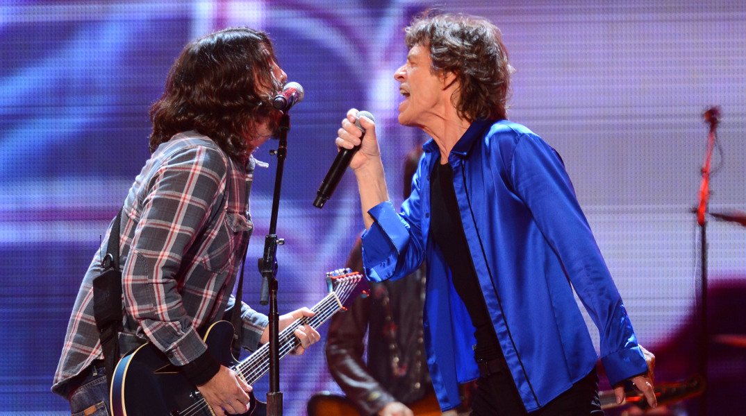 Dave Grohl και Mick Jagger σε συναυλία των Rolling Stones
