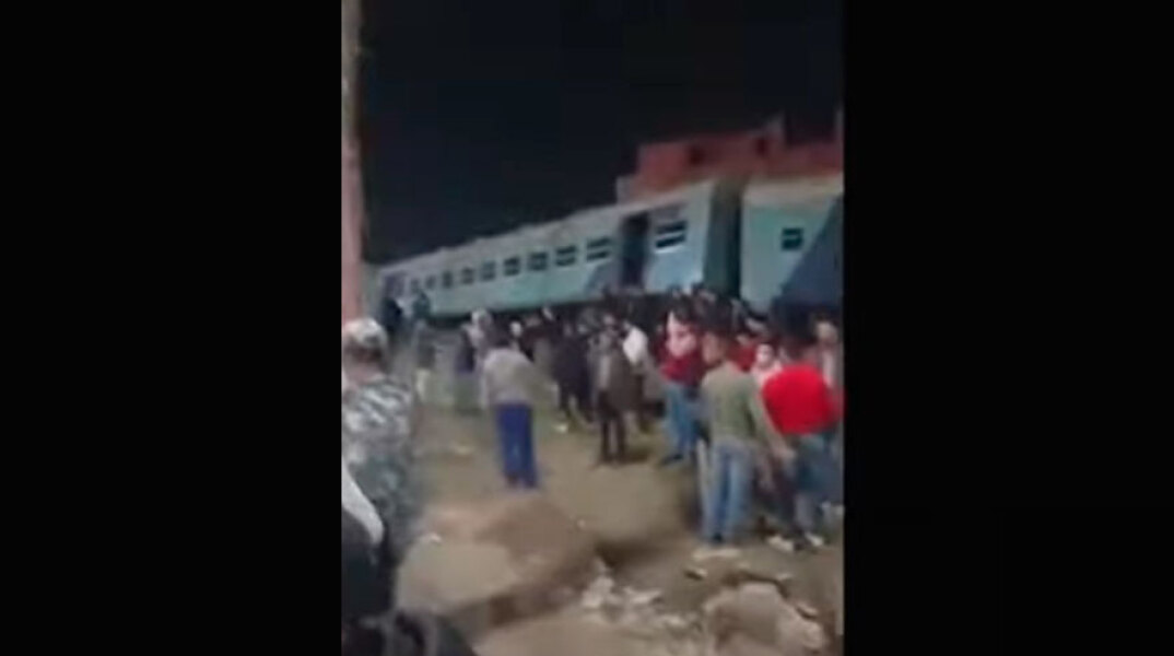 Τρένο εκτροχιάστηκε στην Αίγυπτο