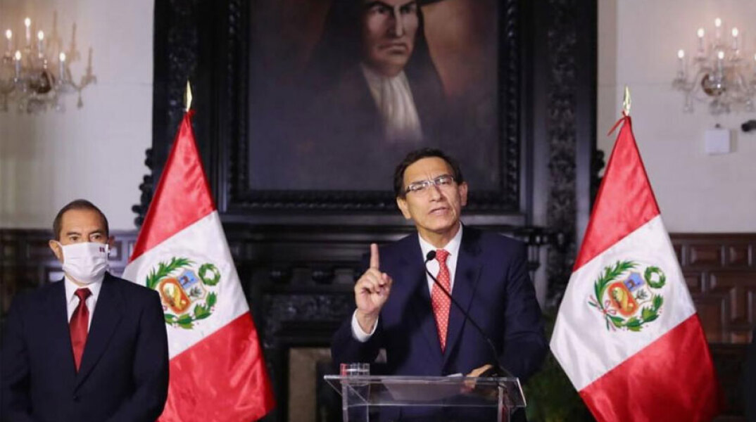 Ο πρώην πρόεδρος του Περού Μαρτίν Βισκάρα - Εμβολιάστηκε για τον κορωνοϊό εκτός σειράς