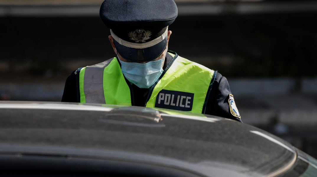 Επίθεση από άτομα που πυρπολούσαν κάδους και προκάλεσαν φθορές σε επτά αυτοκίνητα, δέχτηκαν αστυνομικοί της ομάδας ΔΡΑΣΗ τα ξημερώματα της Κυριακής στην Κυψέλη