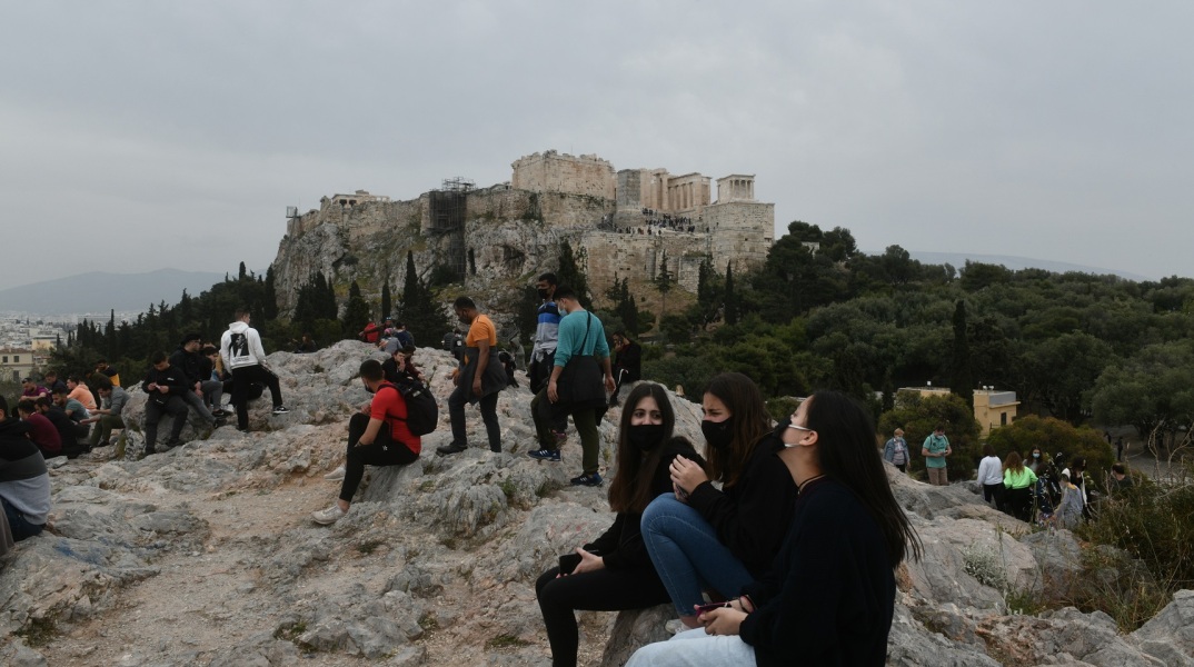 917 νέα κρούσματα κορωνοϊού στην Αττική ανακοίνωσε ο ΕΟΔΥ για την Κυριακή 18 Απριλίου 2021- Σε ποιες περιοχές εντοπίζονται