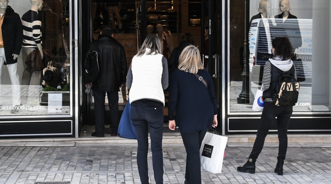 Στιγμιότυπο στην οδό Ερμού 