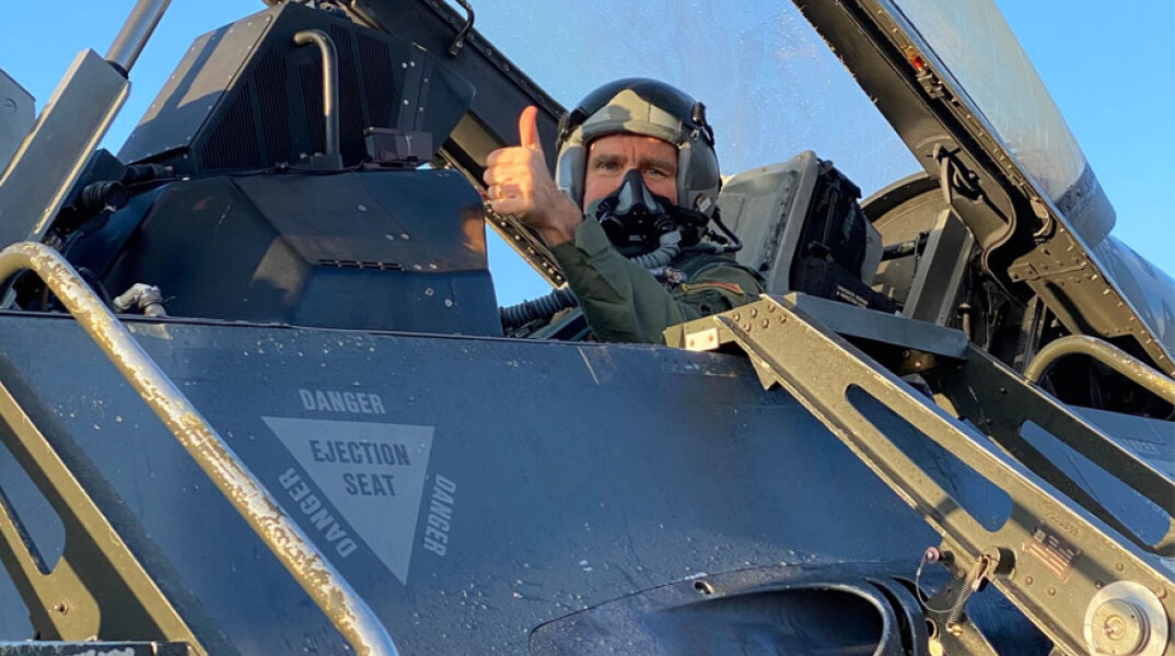 Τζέφρι Πάιατ, ο Αμερικανός πρέσβης στην Ελλάδα, έτοιμος να πετάξει με F-16 στη στρατιωτική άσκηση «ΗΝΙΟΧΟΣ 21»