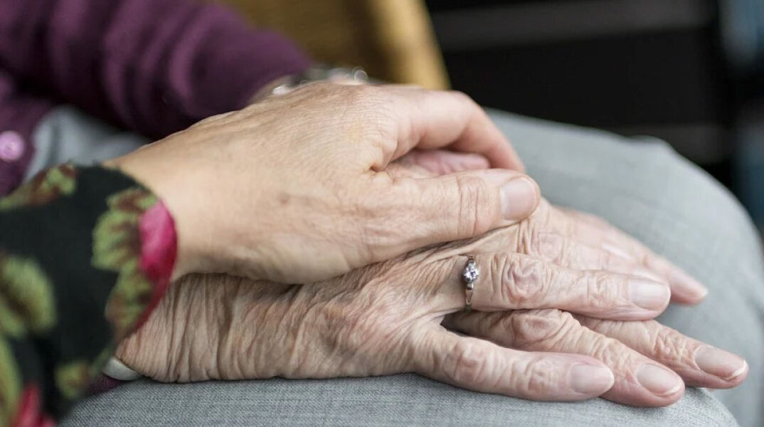 Ηλικιωμένοι (ΦΩΤΟ ΑΡΧΕΙΟΥ) - Έρευνα για γηροκομείο στα Χανιά και τους 68 θανάτους σε 12 μήνες