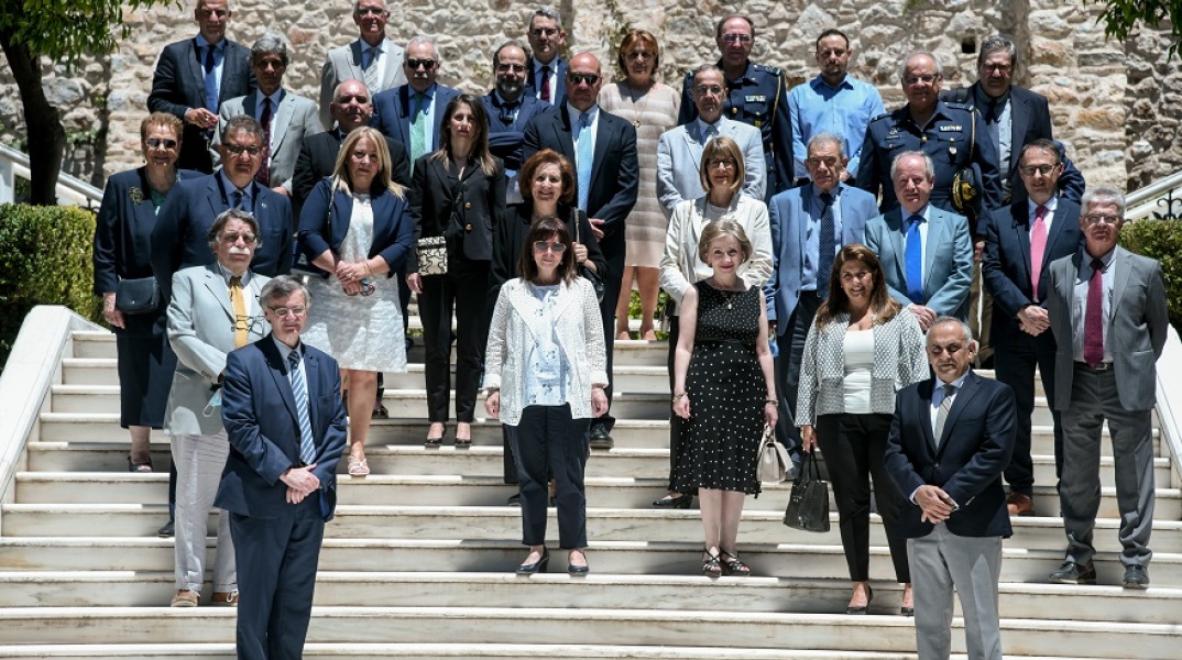 Λοιμωξιολόγοι - Εθνική Επιτροπή Υγείας για την καταπολέμηση του κορωνοϊού