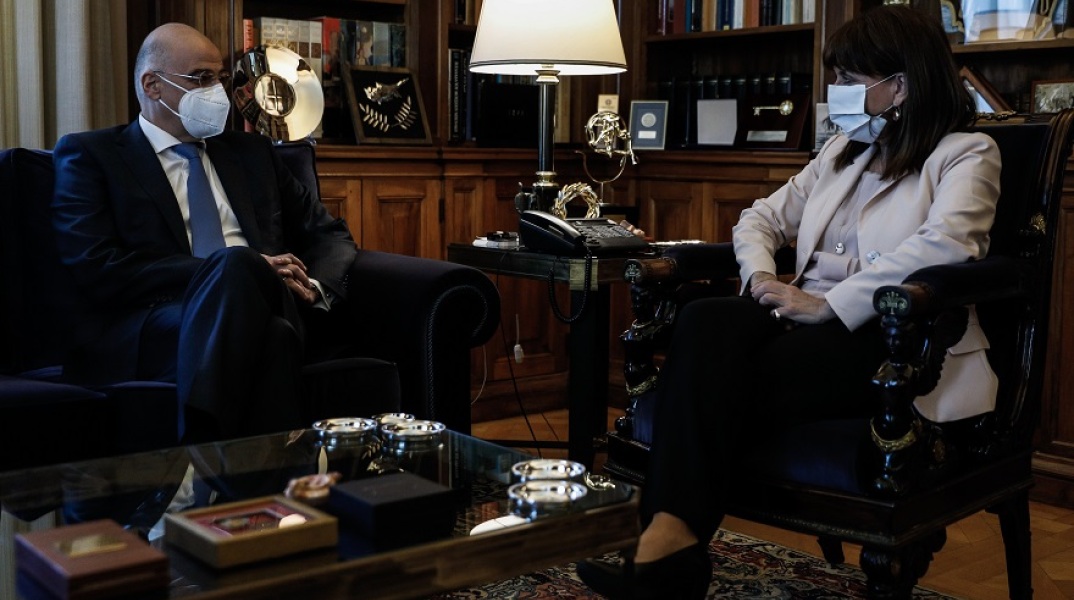 Από τη συνάντηση της ΠτΔ, Κ. Σακελλαροπούλου, με τον ΥΠΕΞ, Νίκο Δένδια