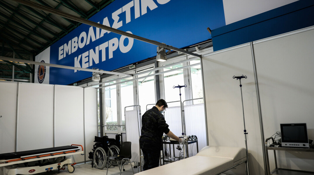Εμβολιαστικό κέντρο - Άνοιξε τη Μεγάλη Δευτέρα το βράδυ η πλατφόρμα για τον εμβολιασμό των 30-39 που είναι εγγεγραμμένοι στην άυλη συνταγογράφηση