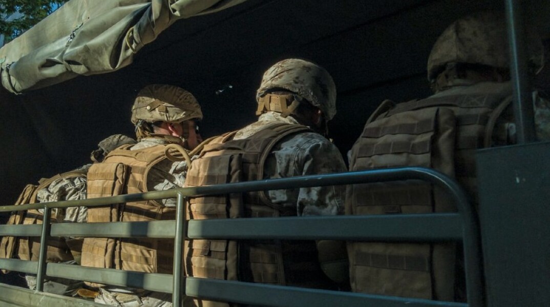 Στρατιώτες