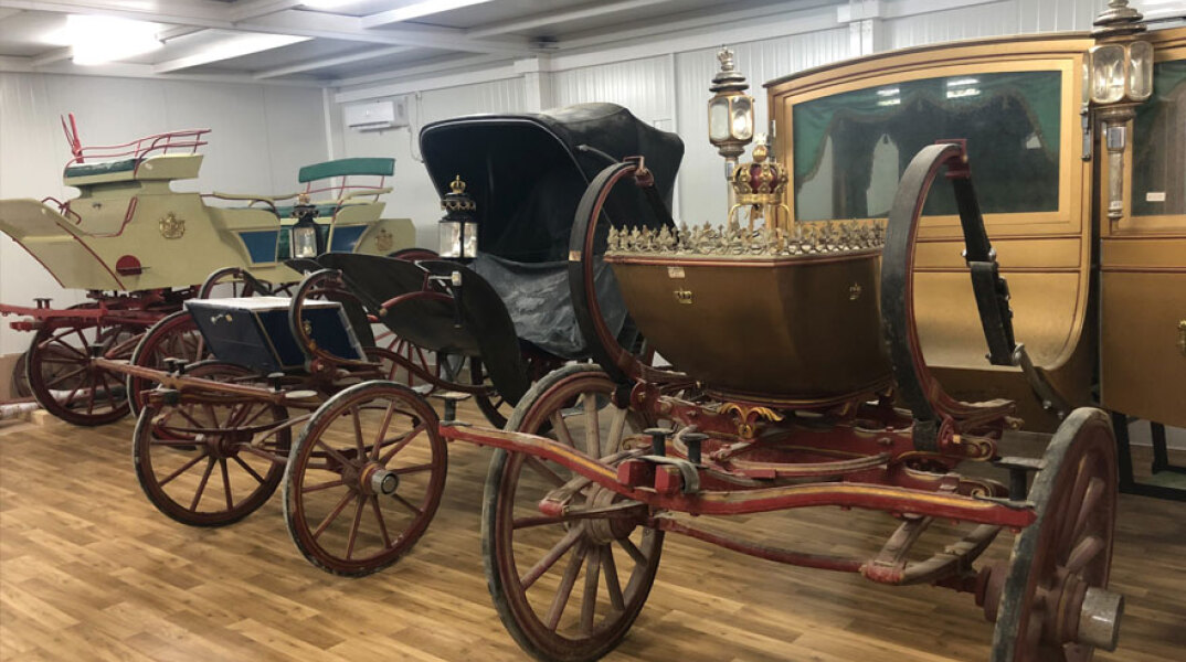 Τατόϊ: Οι βασιλικές άμαξες μεταφέρθηκαν σε νέο χώρο αποθήκευσης